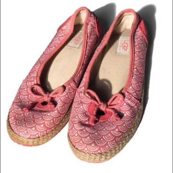 UGG Other - Ugg slip on shoes- size 1 big kids